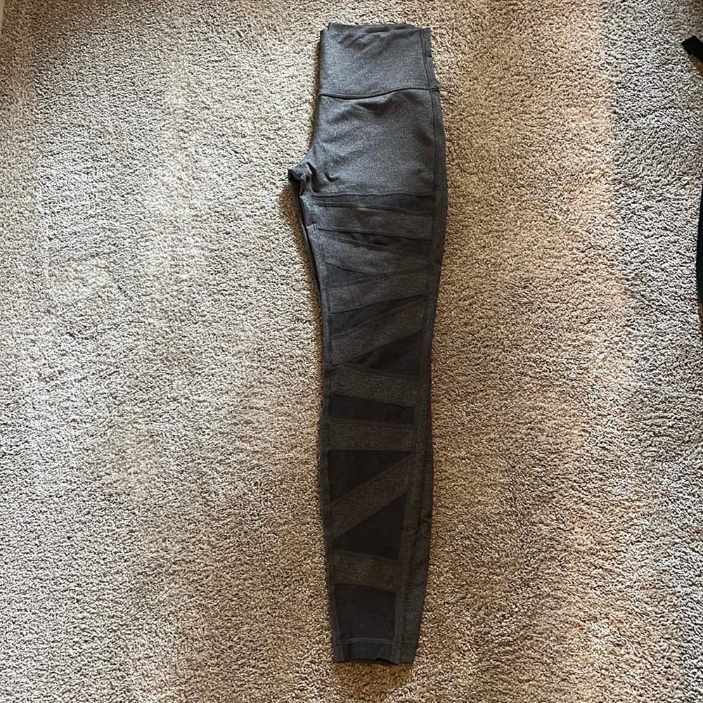 LULU LEMON LEGGINGS SIZE 6